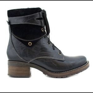 Dromedaris Black leather Kara combat lace up boot